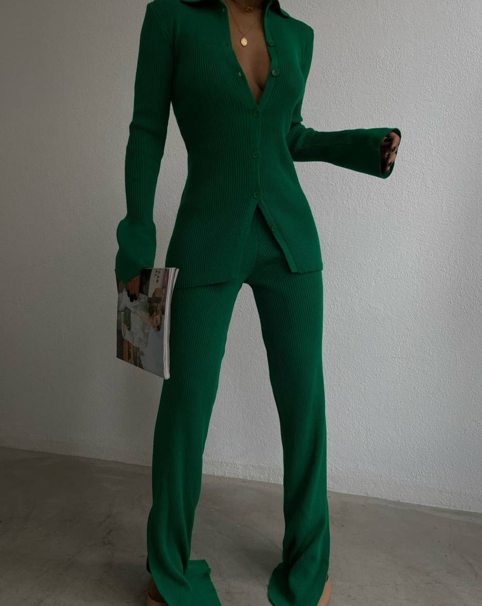 High-waisted knit pants with hem slit in vibrant green