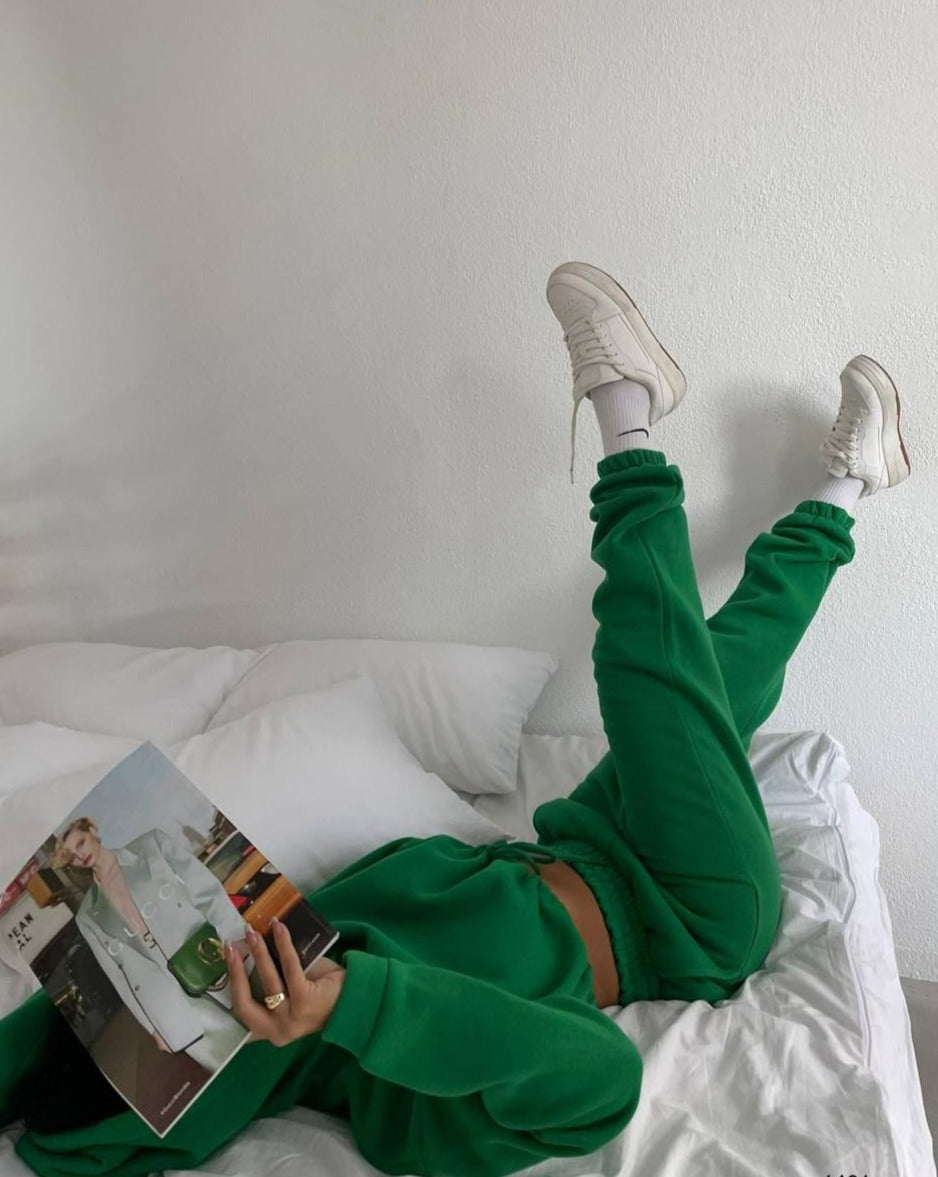 Comfortable and stylish green sweat set from Yuri with a drawstring hoodie and elastic waist sweatpants