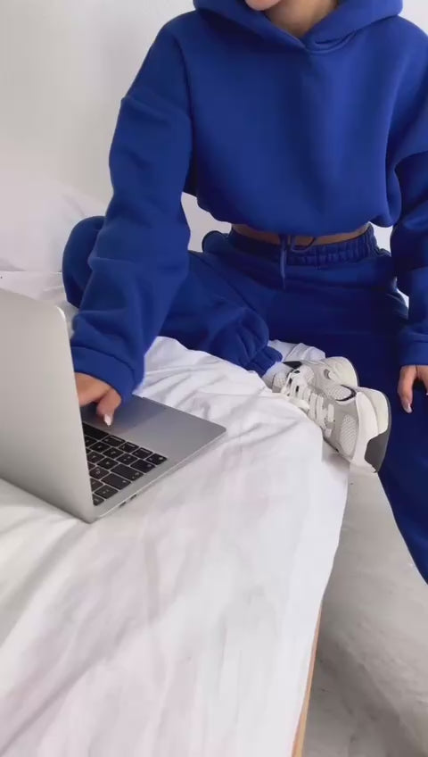 Casual-Yuri-royal-blue-sweat-set-with-cropped-hoodie-and-elastic-cuff-sweatpants