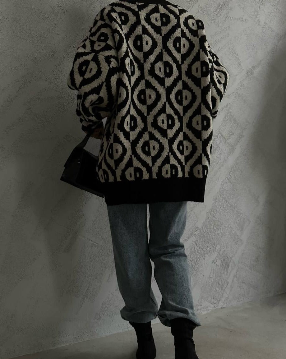 Monochrome-bold-print-Freya-oversized-sweater-winter-fashion