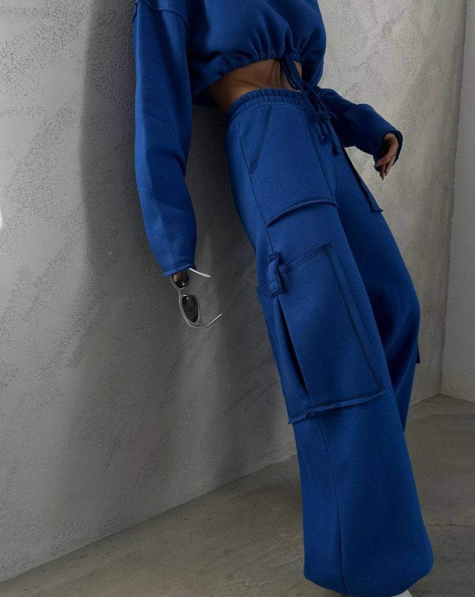 Trendsetting-oversized-blue-sweat-set-featuring-cropped-hoodie-and-cargo-sweats
