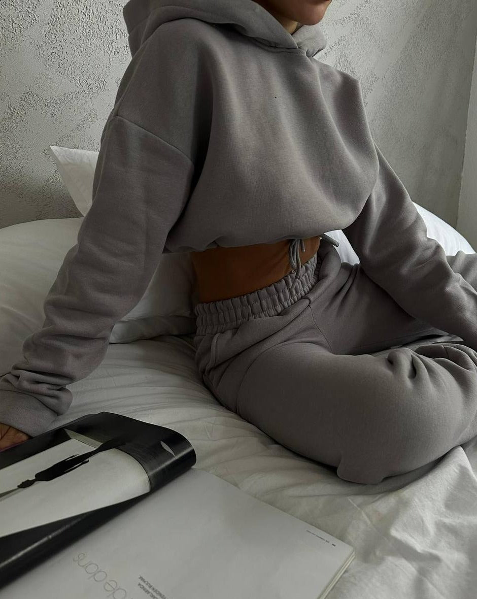 Effortless-style-Yuri-gray-hoodie-and-sweatpants-set-for-laid-back-days